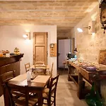 Casa Lopez Bed & Breakfast 4*