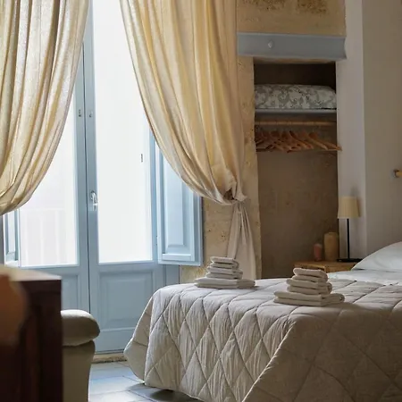 לינה וארוחת בוקר Casa Lopez 4*