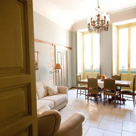 לינה וארוחת בוקר Casa Lopez 4*